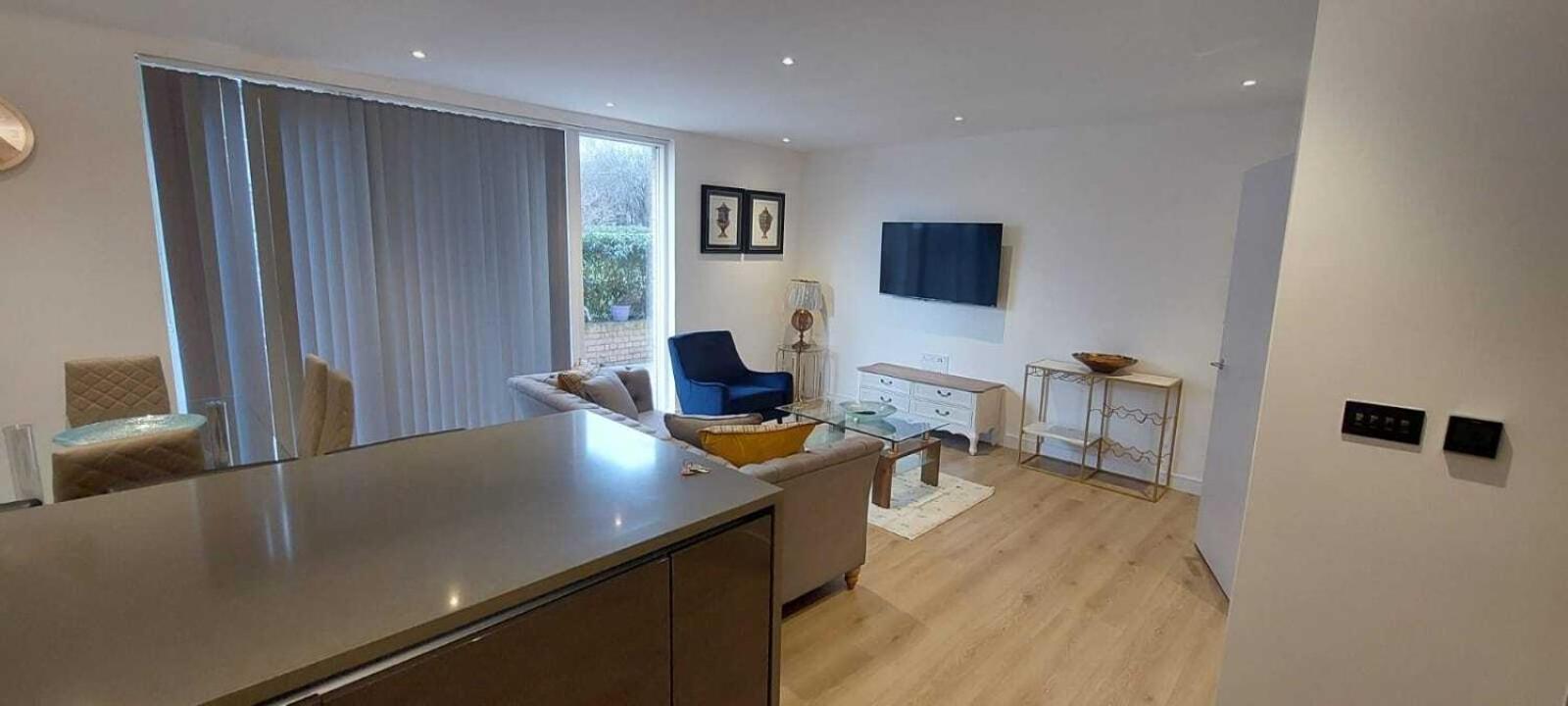 2 Bed Property Close To Heathrow Airport Hounslow Exteriör bild