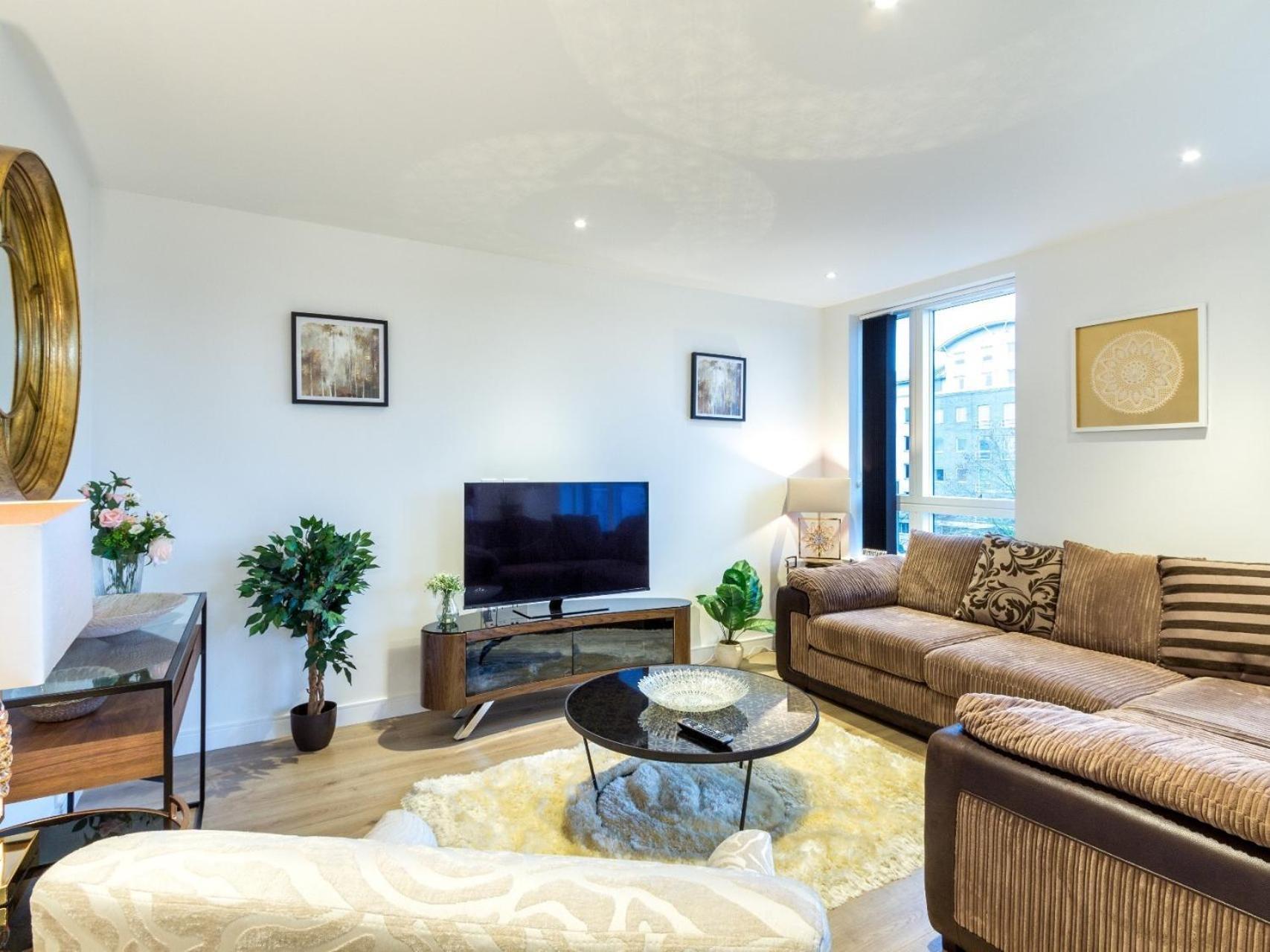 2 Bed Property Close To Heathrow Airport Hounslow Exteriör bild